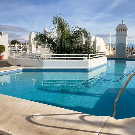 Isla De Poniente Puerto Marina 贝纳尔马德纳