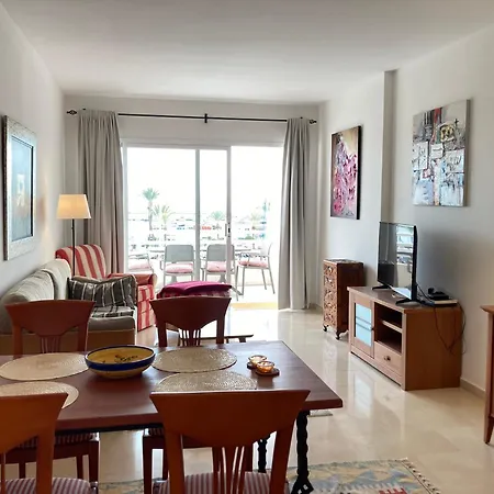 Isla De Poniente Puerto Marina 贝纳尔马德纳